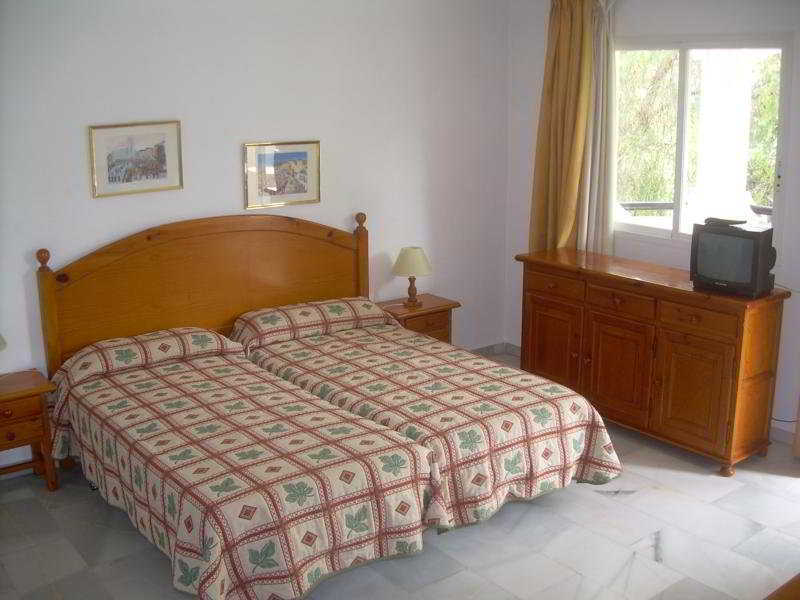 Apartamentos Jardines Del Gamonal Малага Екстериор снимка