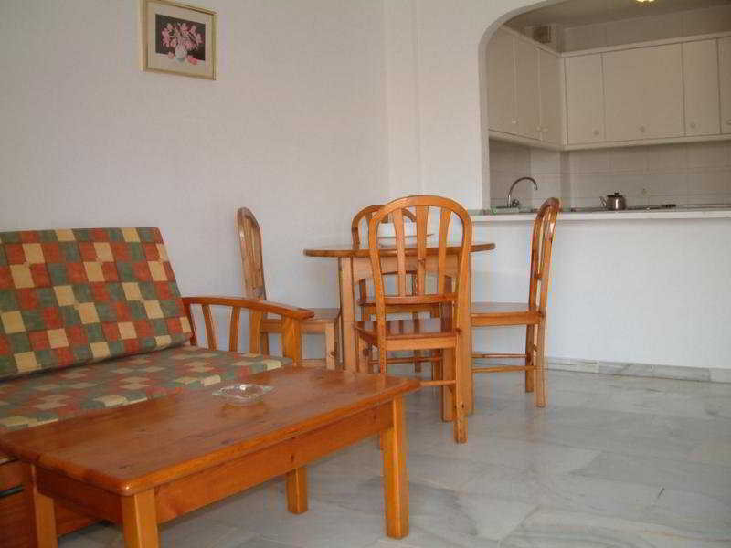 Apartamentos Jardines Del Gamonal Малага Екстериор снимка