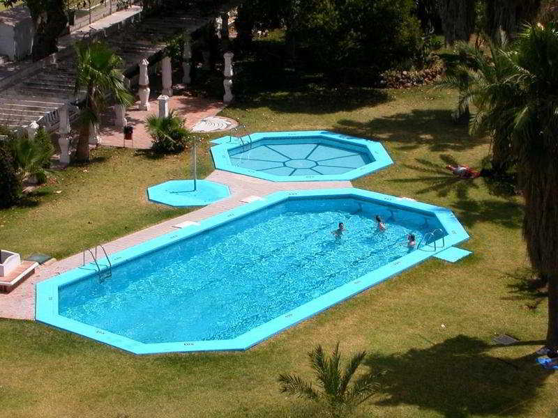 Apartamentos Jardines Del Gamonal Малага Екстериор снимка