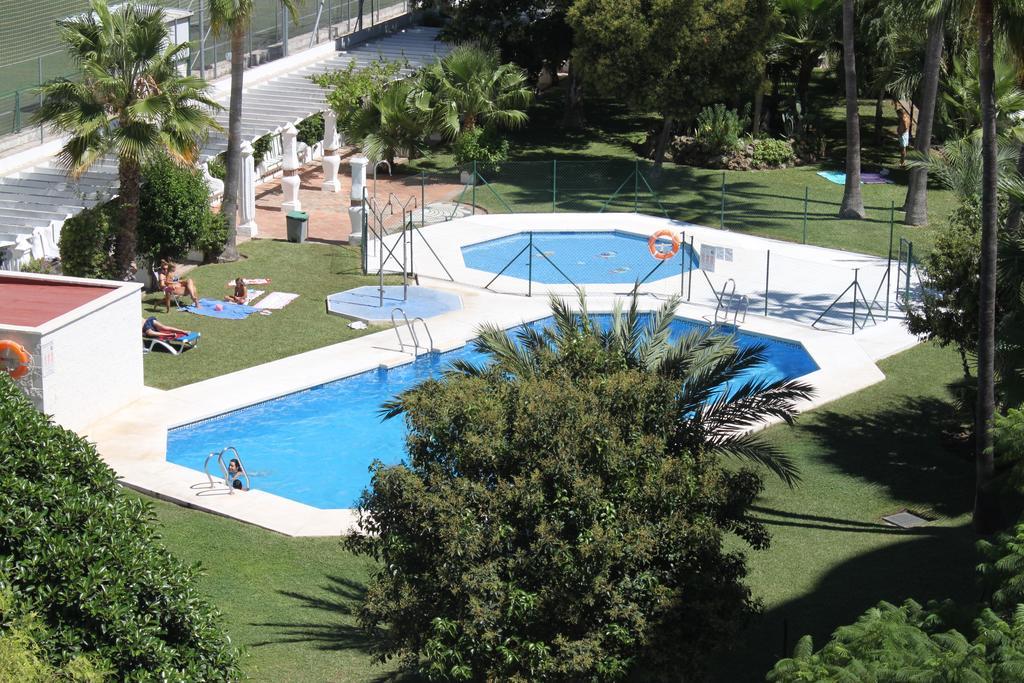 Apartamentos Jardines Del Gamonal Малага Екстериор снимка